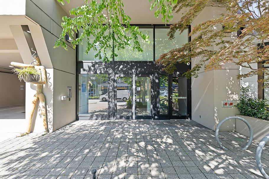302 160 W 3rd Street North Vancouver, BC - 4