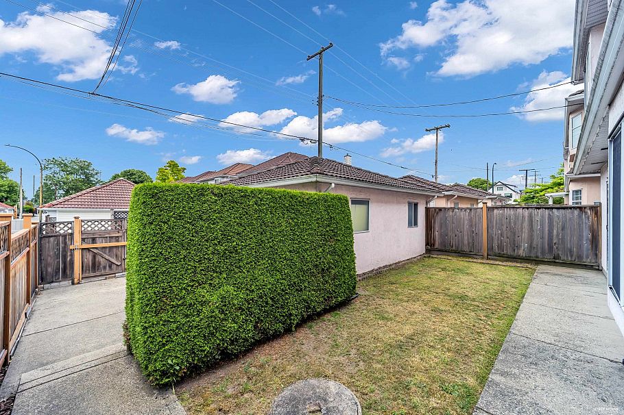 1268 Nanaimo Street Vancouver, BC - 32
