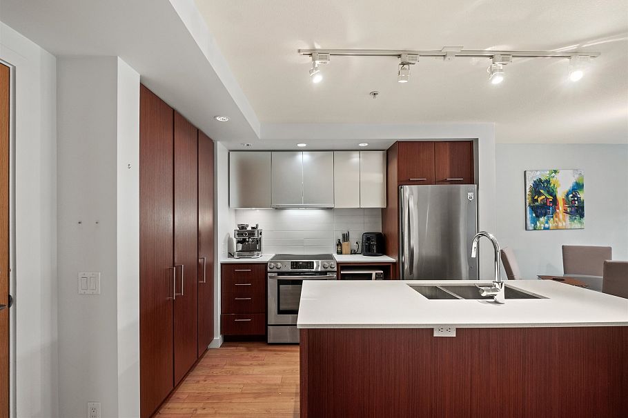 414 221 E 3rd Street North Vancouver, BC - 4