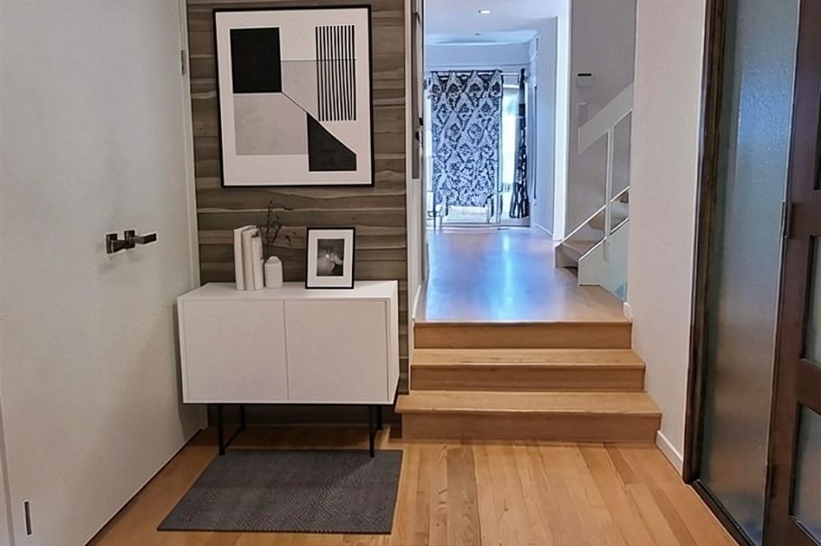 5344 Cliffridge Avenue North Vancouver, BC - 2
