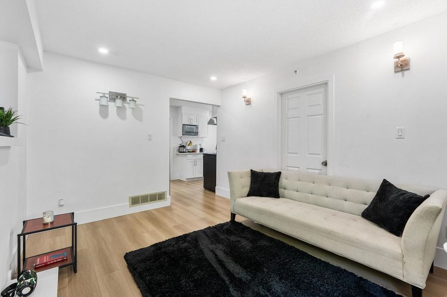 310 E 16th Avenue Vancouver, BC - 24