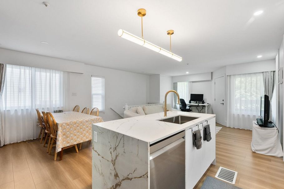310 E 16th Avenue Vancouver, BC - 15