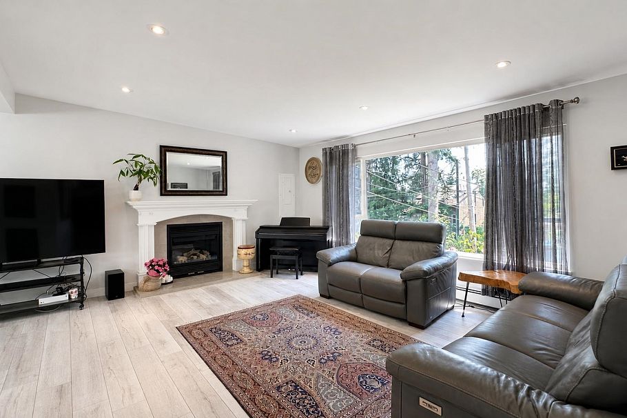 1398 Chamberlain Drive North Vancouver, BC - 10