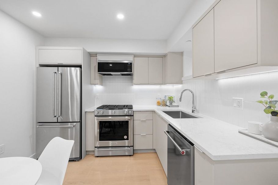 102 2135 E Pender Street Vancouver, BC - 6