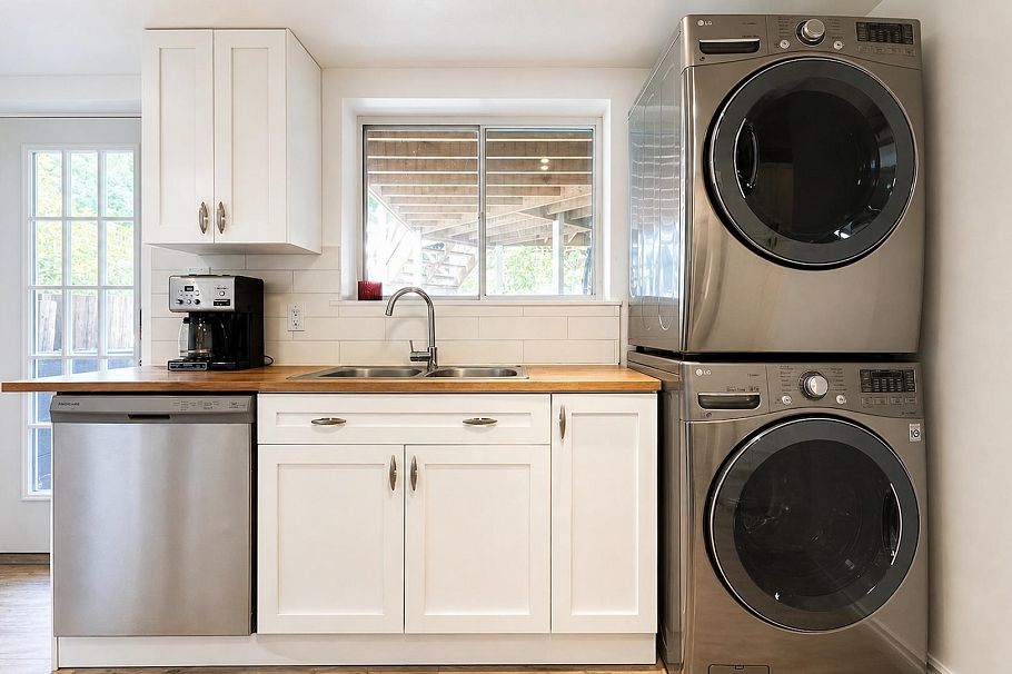 1398 Chamberlain Drive North Vancouver, BC - 12