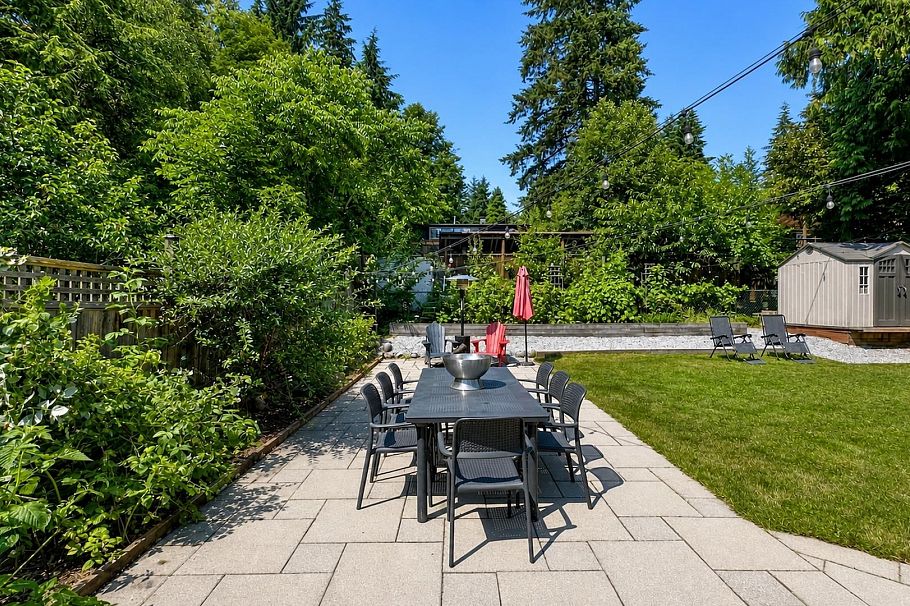 1398 Chamberlain Drive North Vancouver, BC - 25