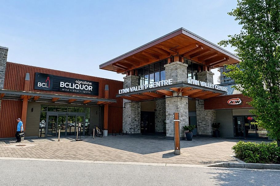 1398 Chamberlain Drive North Vancouver, BC - 32