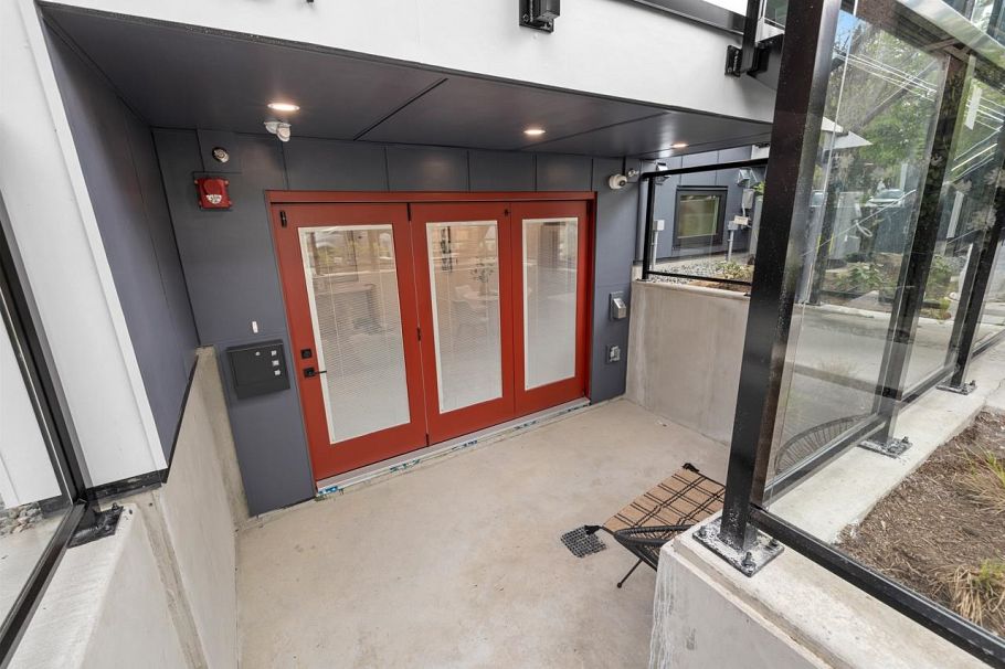 102 2135 E Pender Street Vancouver, BC - 14