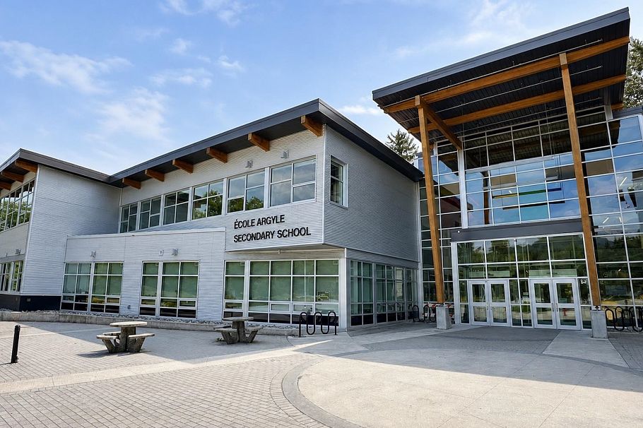 1398 Chamberlain Drive North Vancouver, BC - 35
