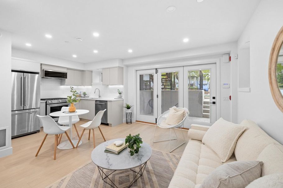 102 2135 E Pender Street Vancouver, BC - 4