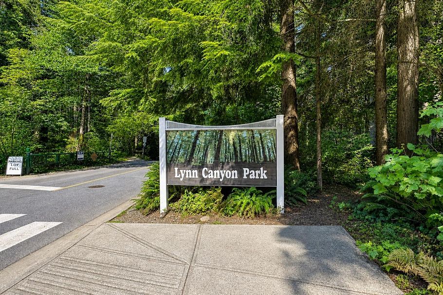 1398 Chamberlain Drive North Vancouver, BC - 33