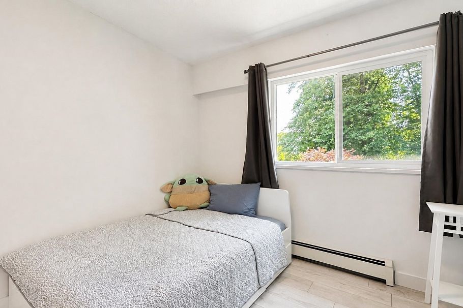 1398 Chamberlain Drive North Vancouver, BC - 20