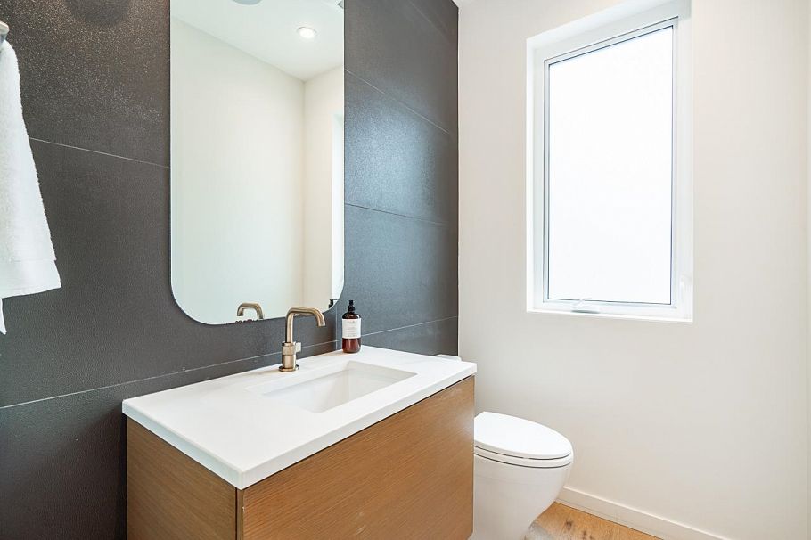 785 W 20th Avenue Vancouver, BC - 11