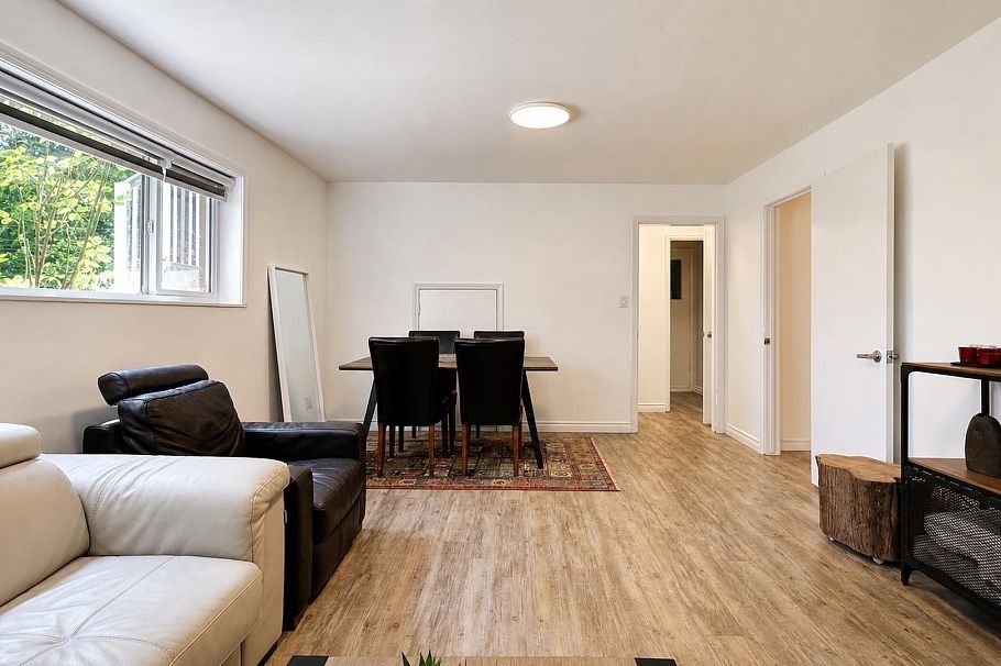 1398 Chamberlain Drive North Vancouver, BC - 18