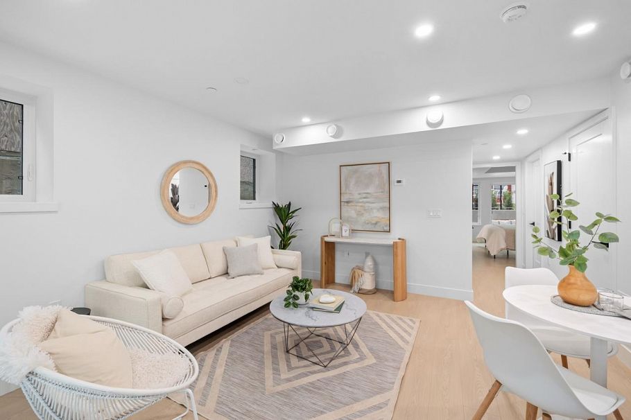 102 2135 E Pender Street Vancouver, BC - 2