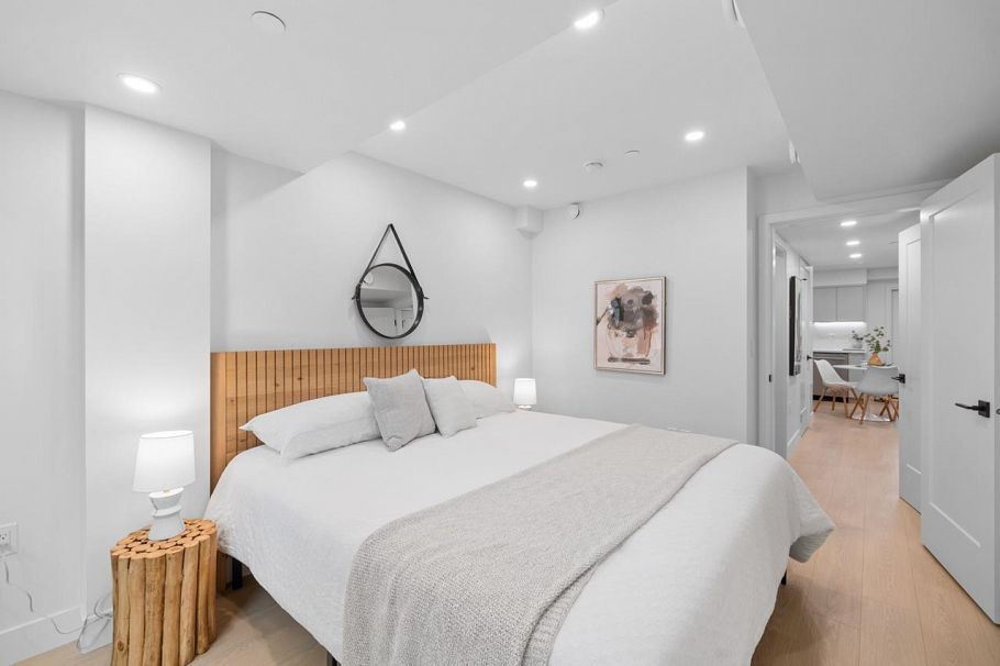 102 2135 E Pender Street Vancouver, BC - 9