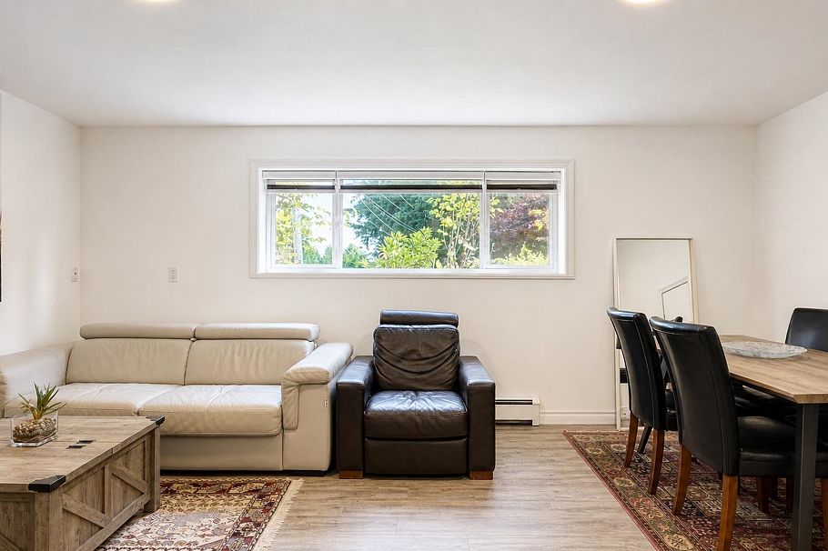 1398 Chamberlain Drive North Vancouver, BC - 30