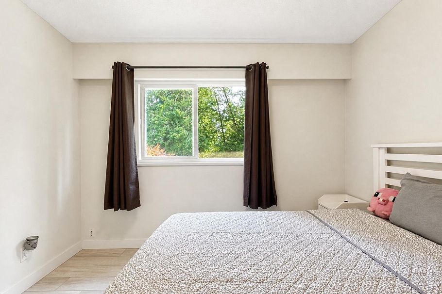 1398 Chamberlain Drive North Vancouver, BC - 11