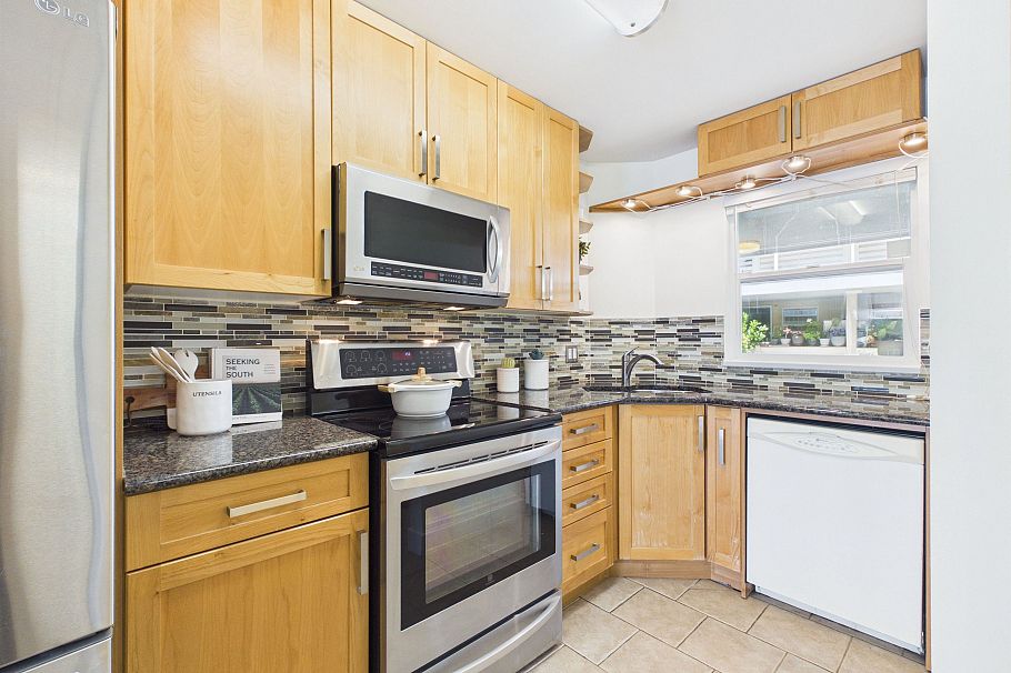 215 2238 Kingsway Street Vancouver, BC - 2