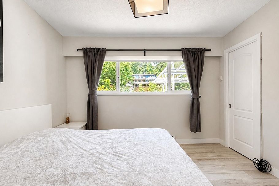 1398 Chamberlain Drive North Vancouver, BC - 21