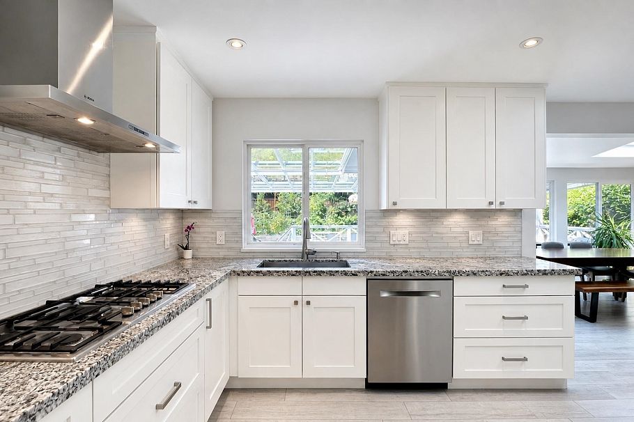 1398 Chamberlain Drive North Vancouver, BC - 8