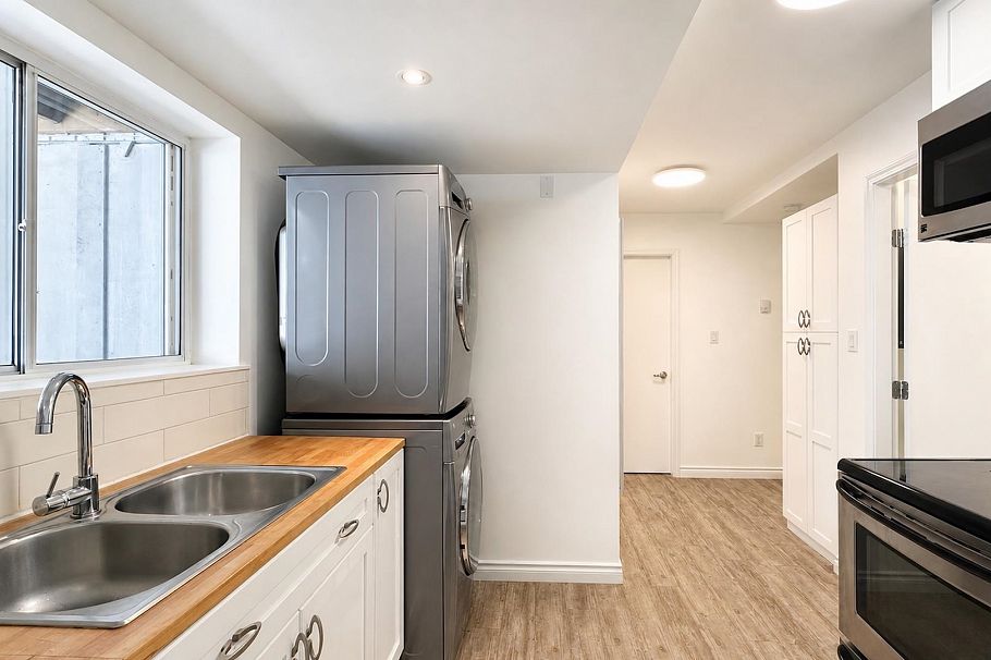 1398 Chamberlain Drive North Vancouver, BC - 17