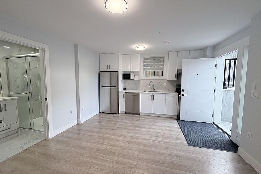 4328 Gladstone Street Vancouver, BC - 28