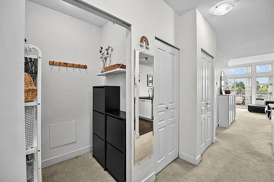 417 4550 Fraser Street Vancouver, BC - 2