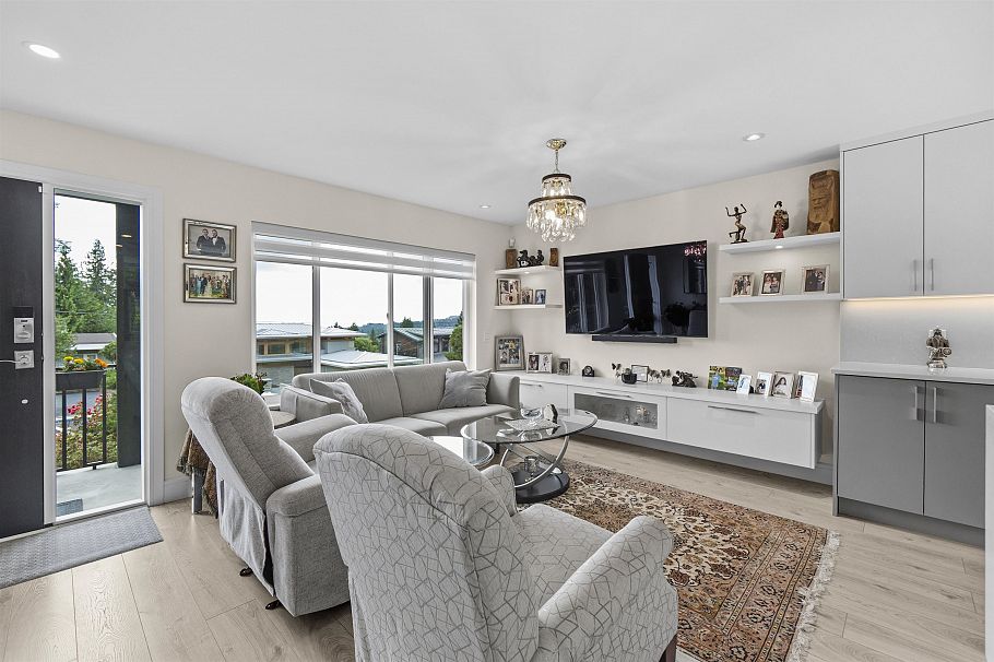 738 Sylvan Avenue North Vancouver, BC - 12