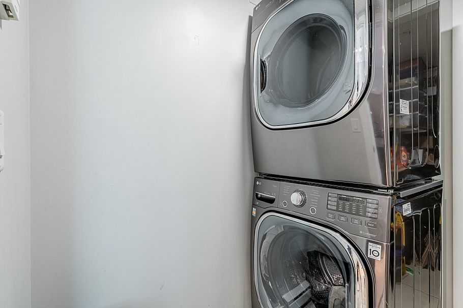 1227 Richards Street Vancouver, BC - 28