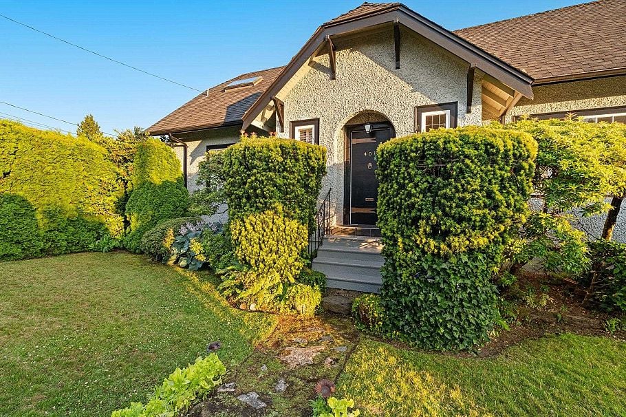 401 Somerset Street North Vancouver, BC - 2