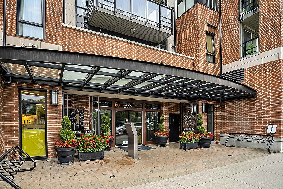 417 4550 Fraser Street Vancouver, BC - 1