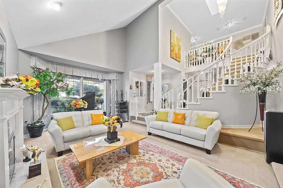 2445 Mowat Place North Vancouver, BC - 3