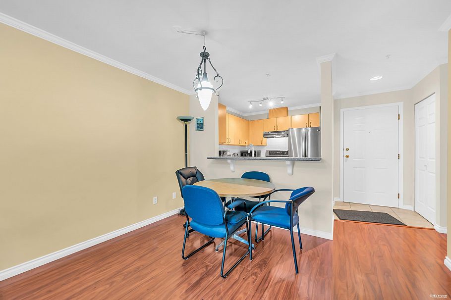 210 175 E 10th Street North Vancouver, BC - 6