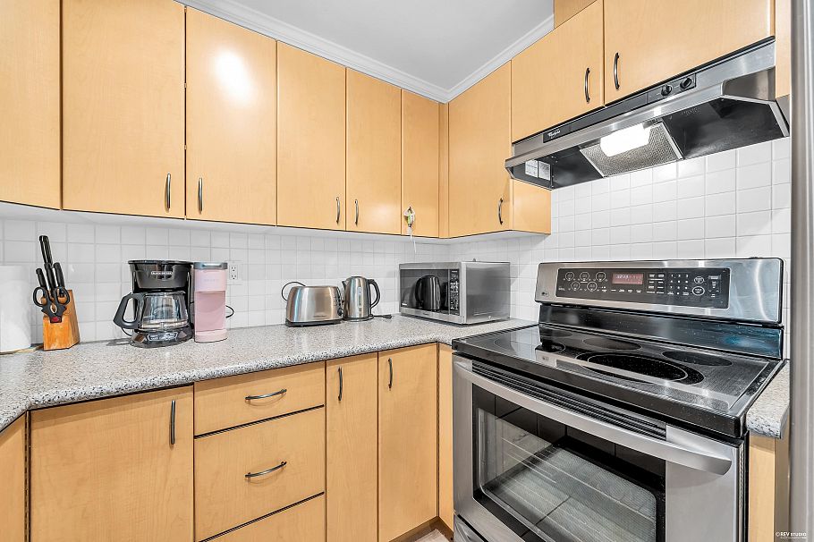 210 175 E 10th Street North Vancouver, BC - 8