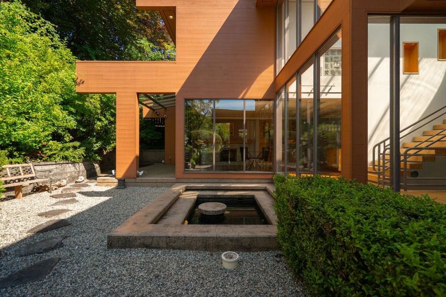 687 Beachview Drive North Vancouver, BC - 35