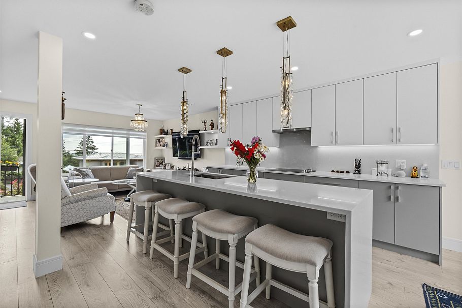 738 Sylvan Avenue North Vancouver, BC - 17