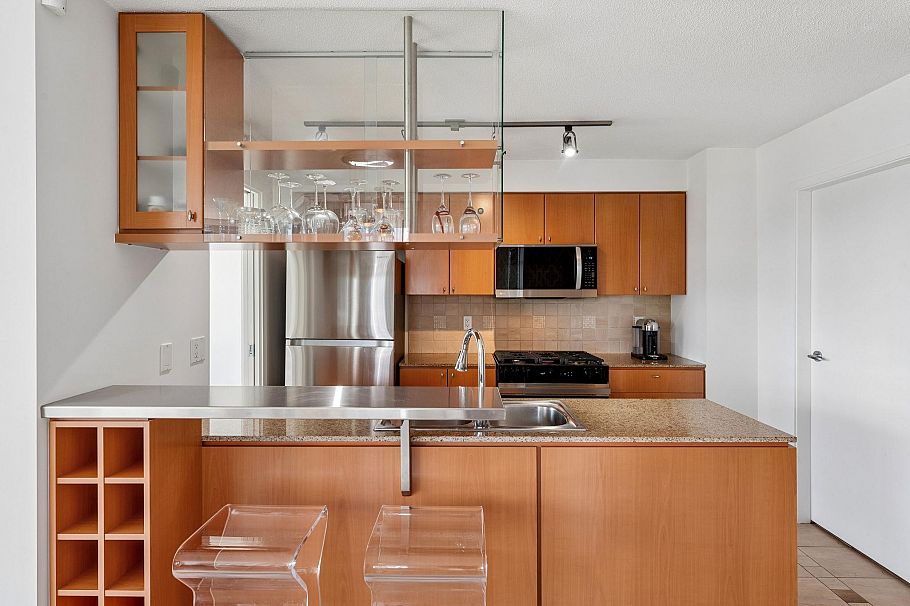 703 1495 Richards Street Vancouver, BC - 13