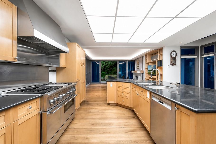 687 Beachview Drive North Vancouver, BC - 15