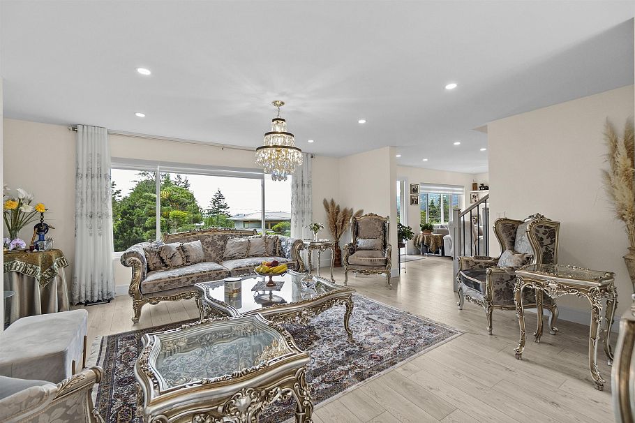 738 Sylvan Avenue North Vancouver, BC - 4
