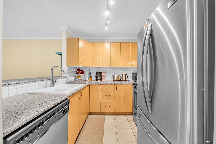 210 175 E 10th Street North Vancouver, BC - 7