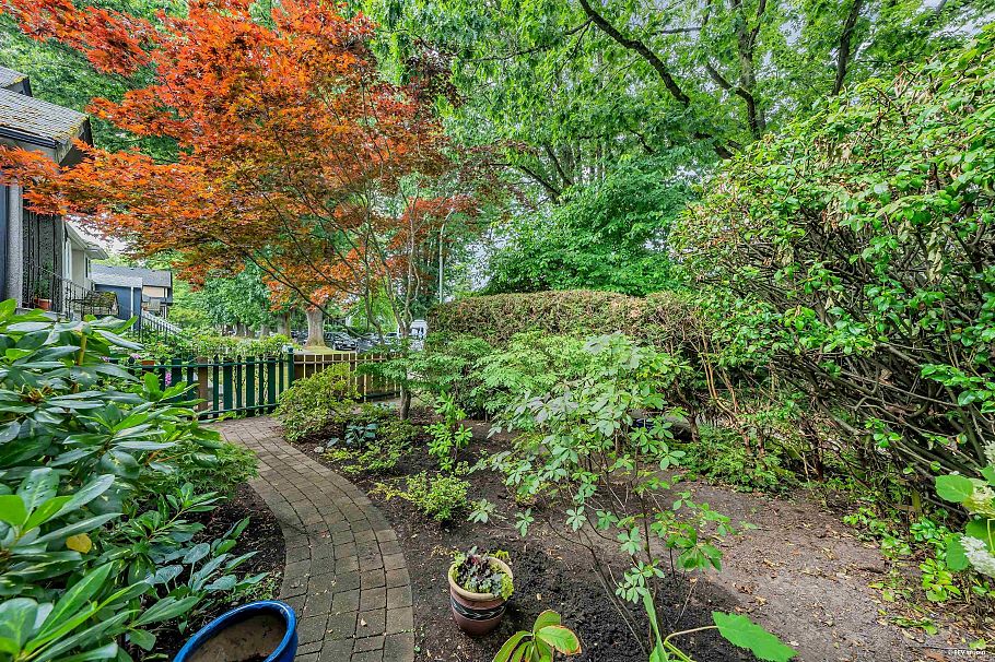 956 E 21st Avenue Vancouver, BC - 4