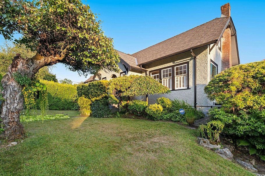 401 Somerset Street North Vancouver, BC - 28