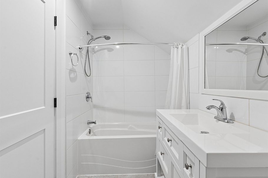 227 W 5th Street North Vancouver, BC - 20