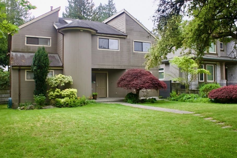1624 W 61st Avenue Vancouver, BC - 2