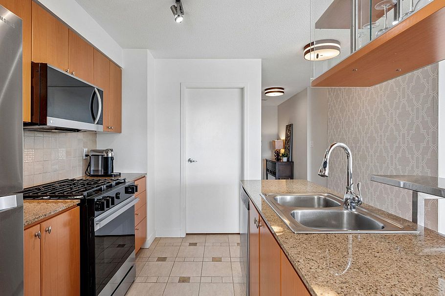 703 1495 Richards Street Vancouver, BC - 19
