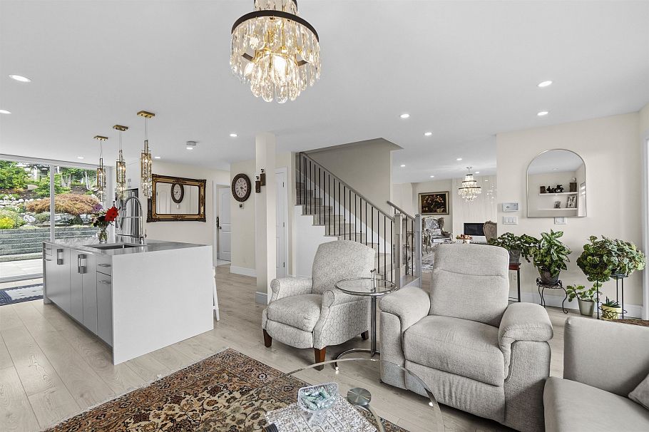 738 Sylvan Avenue North Vancouver, BC - 14