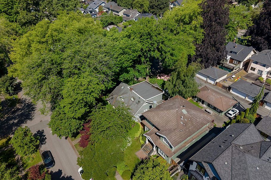 2997 W 38th Avenue Vancouver, BC - 39