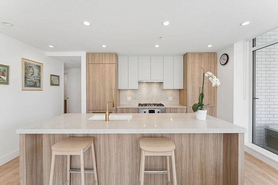 206 2325 Emery Court North Vancouver, BC - 5
