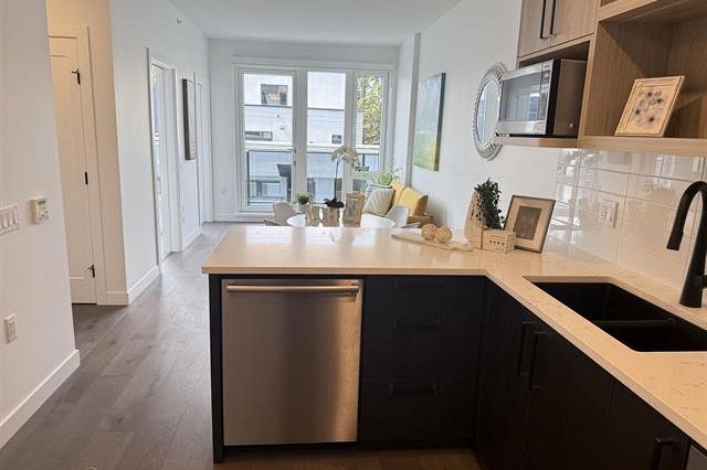 302 6859 Cambie Street Vancouver, BC - 6